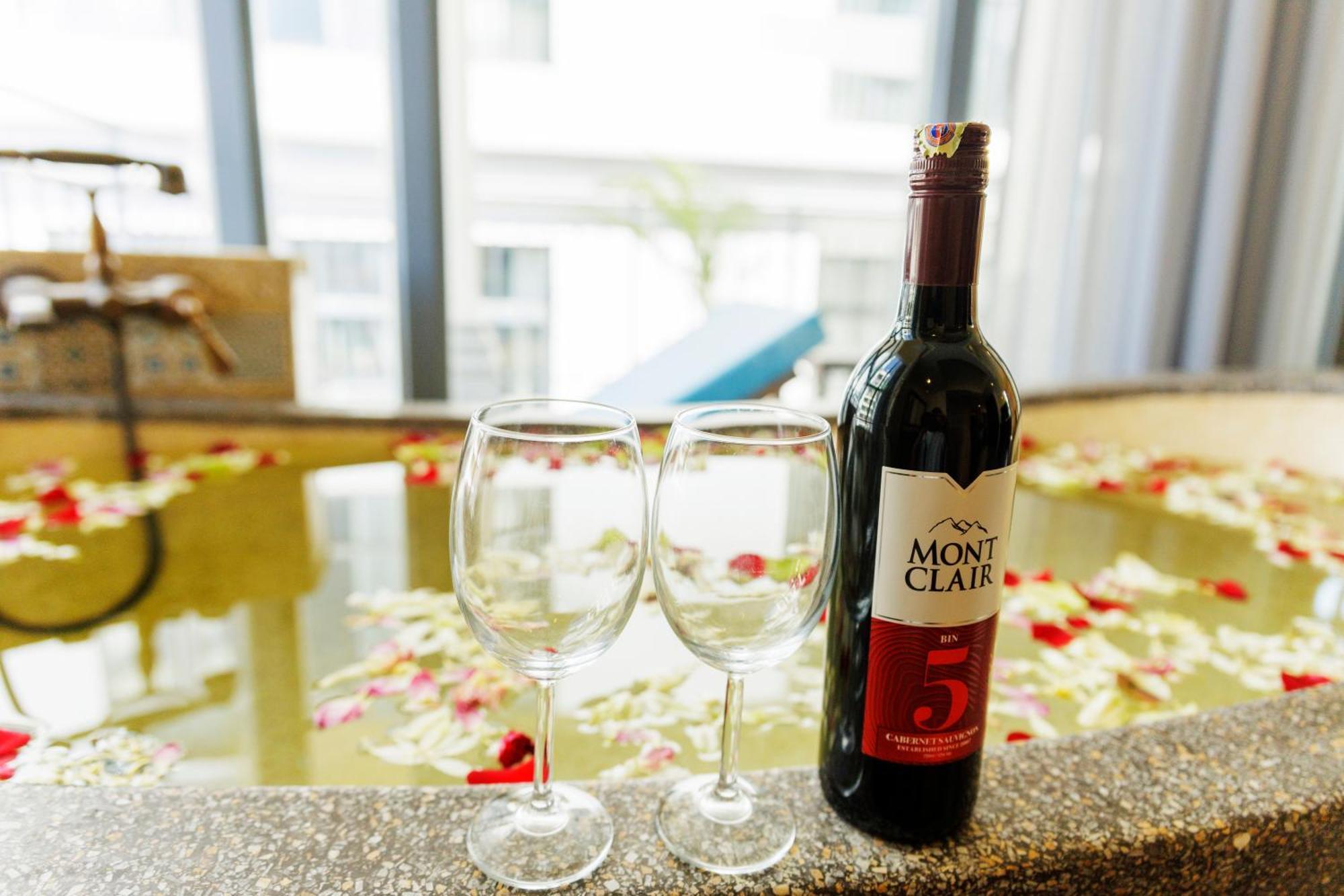 Arison Hotel Phnom Penh Exterior photo